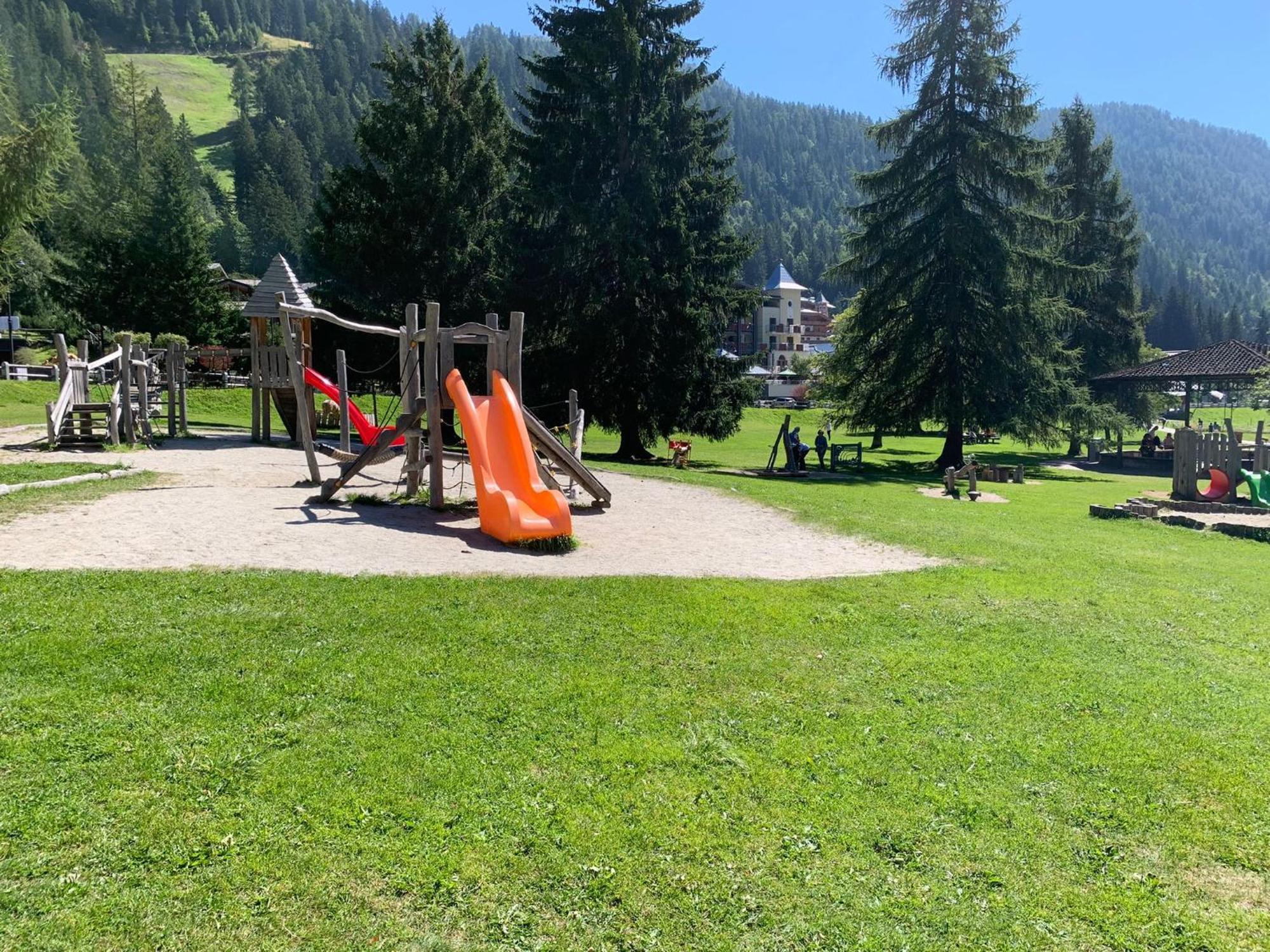 Spinale Casa In Centro, Arrivi Con Gli Sci! Sanificazione A Vapore Madonna di Campiglio Exterior foto